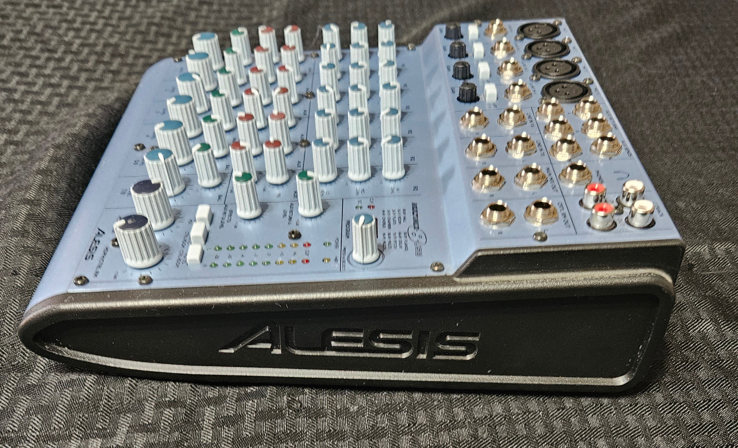 ALESIS MULTIMIX8 USB MIXER - Previously Owned - (AW CONSIGN)