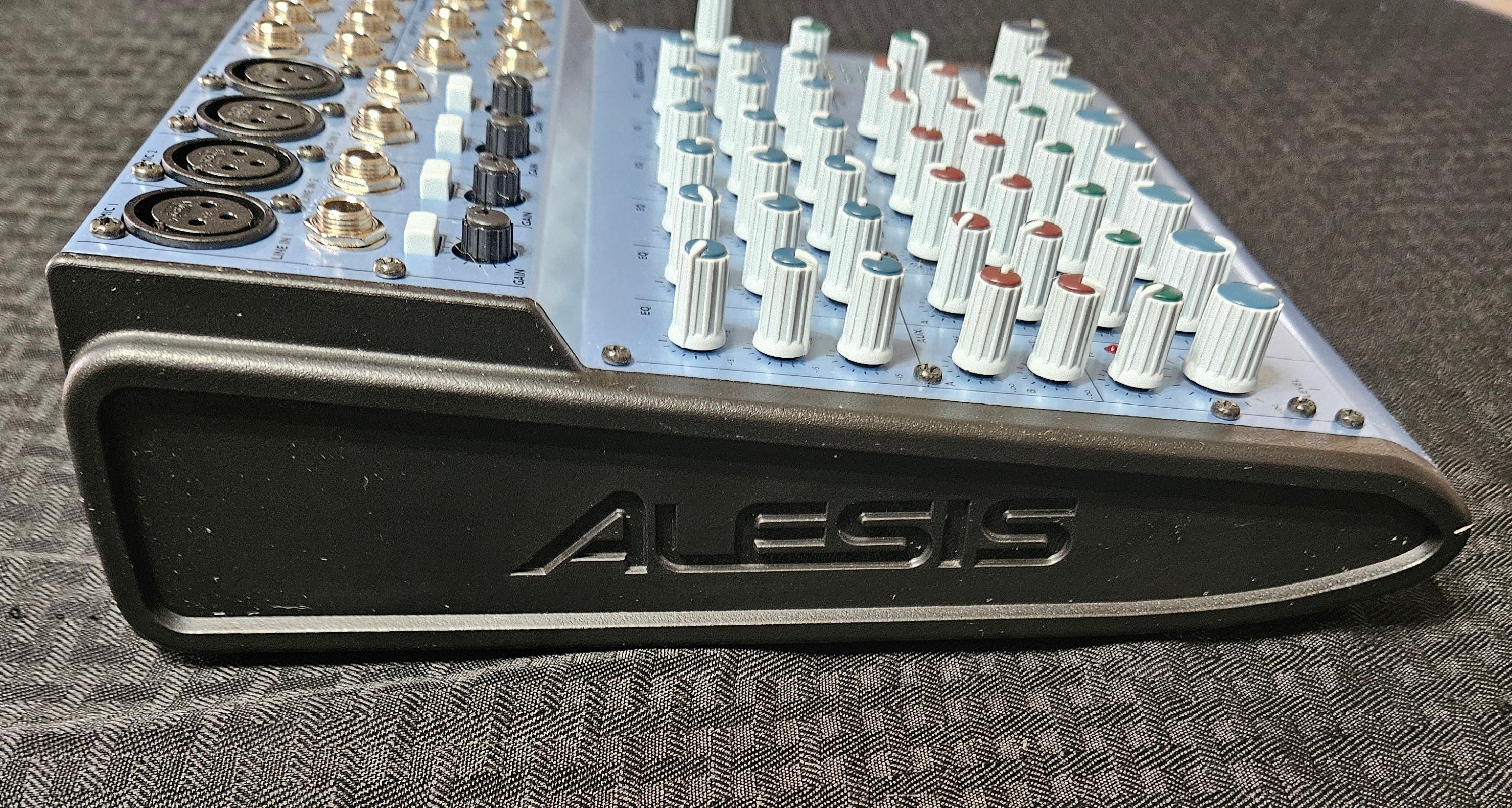 ALESIS MULTIMIX8 USB MIXER - Previously Owned - (AW CONSIGN)