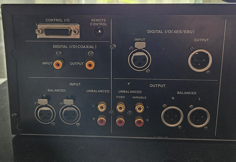TASCAM DA-30 DAT MACHINE - TURNS ON DOES NOT WORK FOR PARTS OR REPAIR