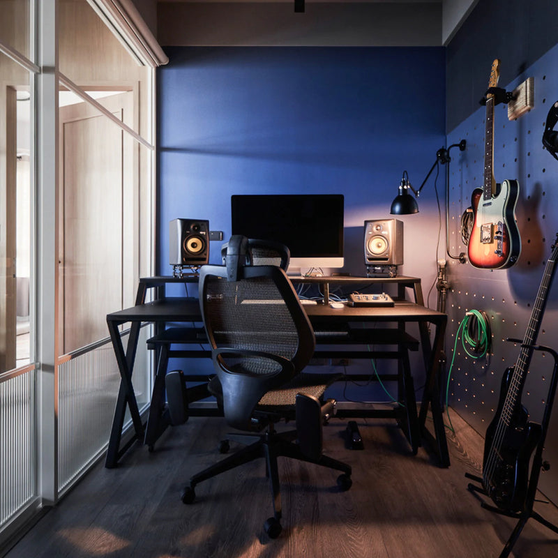 Studio desk and online chair